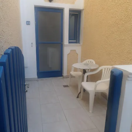 Ξενοδοχείο με διαμερίσματα Princess Santorini 2*