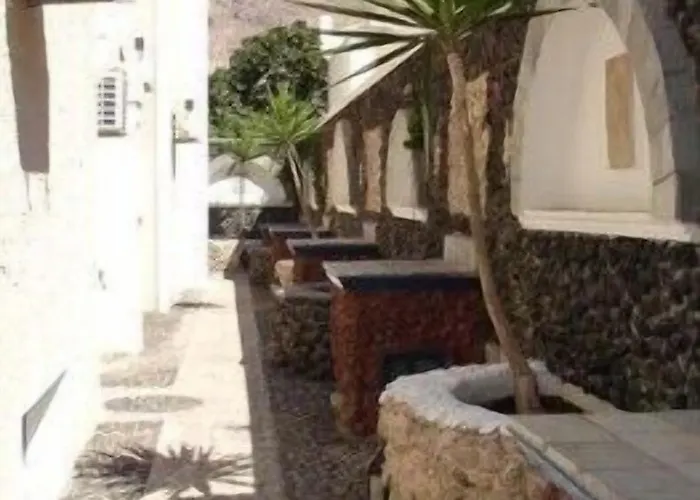 Princess Santorini Aparthotel 2*